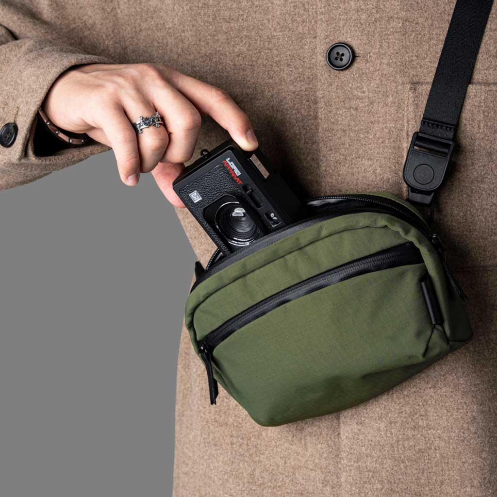 Flight Sling 1L Alpaka AA010530518 Sling Bags 1L / Green | Axoflux 210D