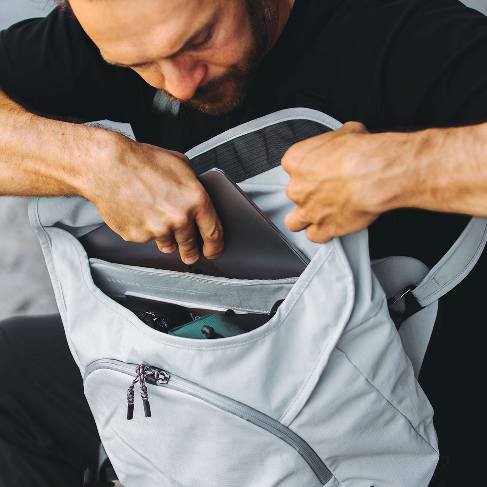 Venture Messenger 14" Bellroy BVYA-FOG-213 Messenger Bags 16L / Fog