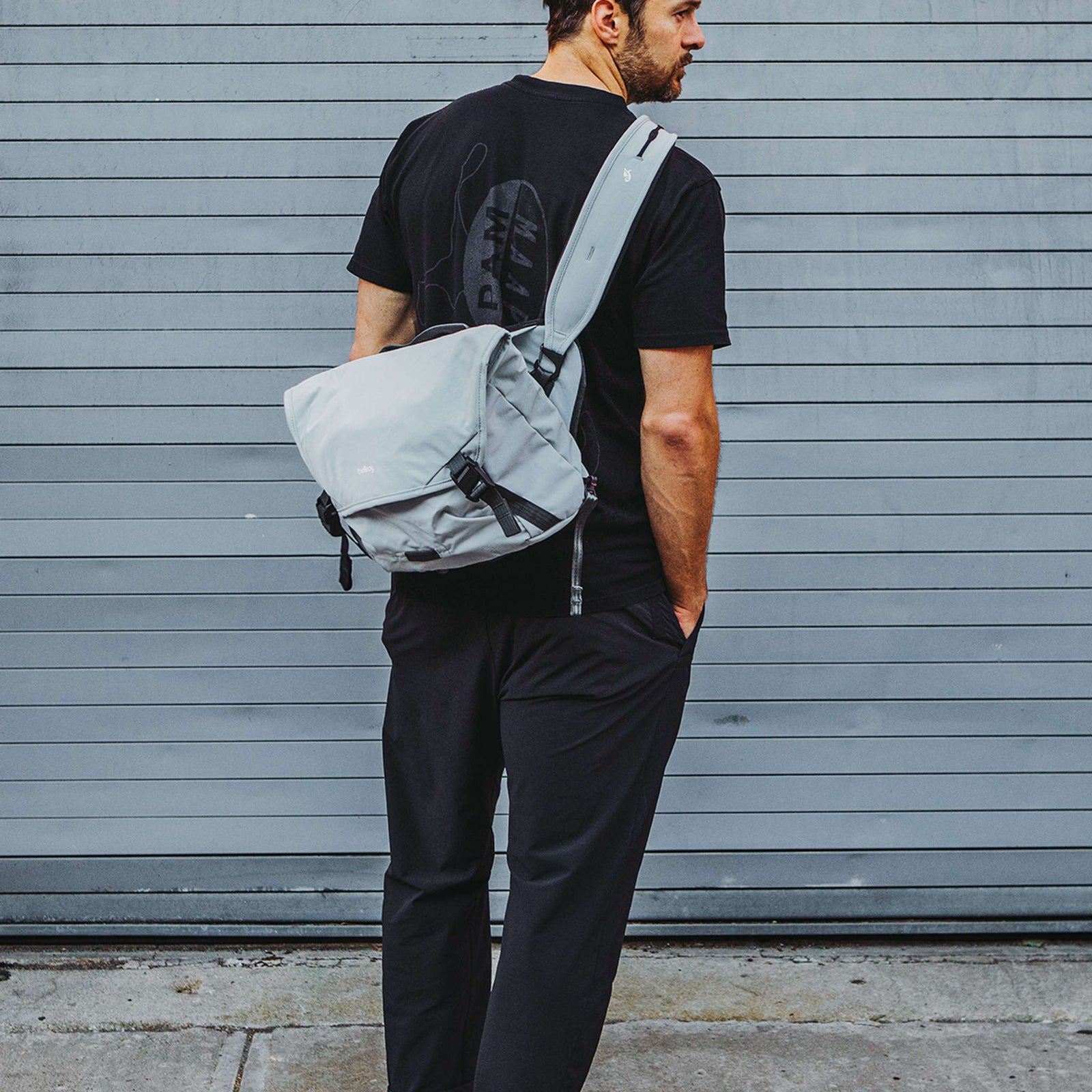 Venture Messenger 16" Bellroy BVYB-FOG-213 Messenger Bags 16L / Fog