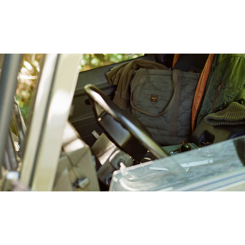 Herschel Heritage Quilted Tote Herschel Supply Co. 11717-01827-OS Tote Bags 24.5L / Beetle