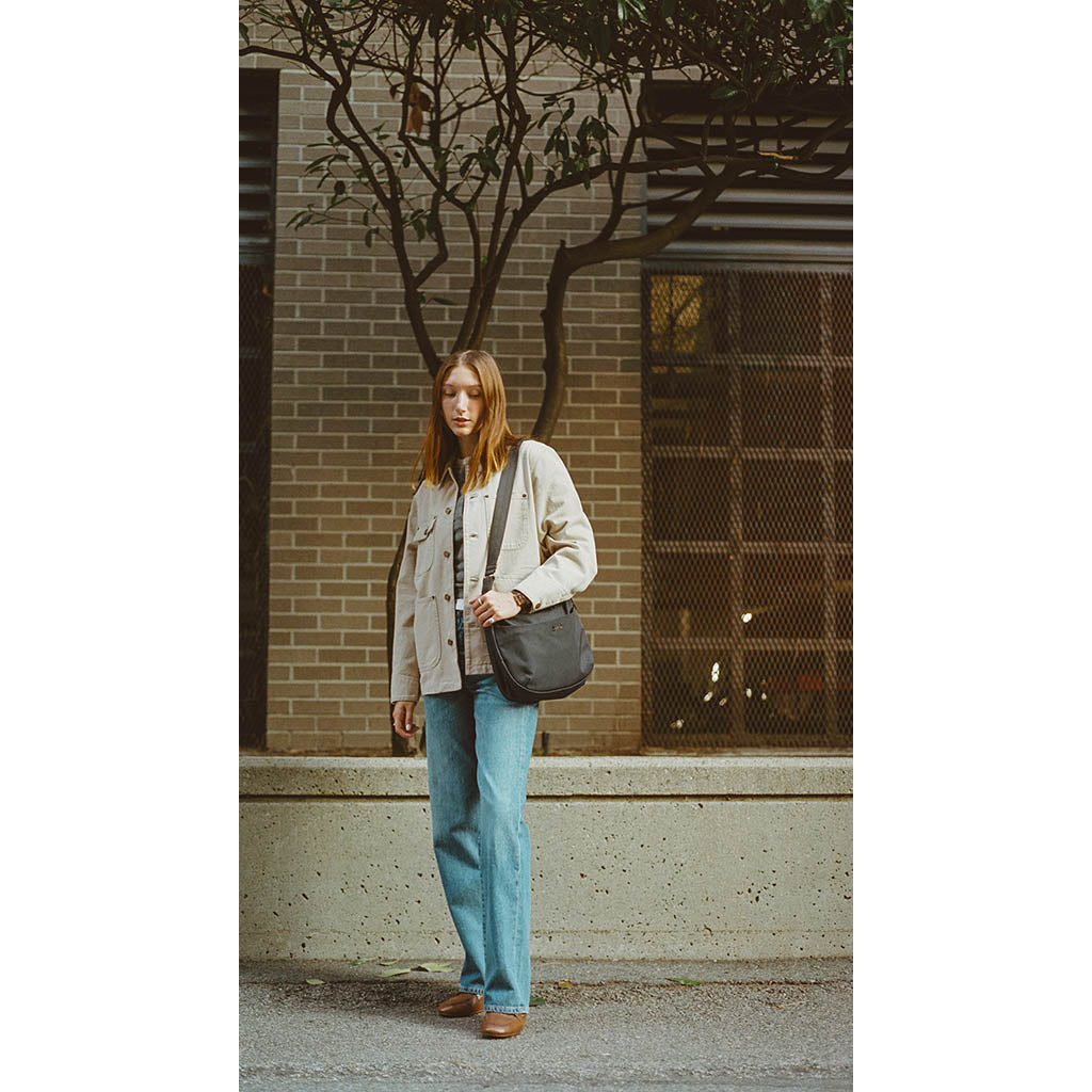 Yara Large Shoulder Bag Herschel Supply Co. 11525-07041-OS Tote Bags 25L / Bitter Chocolate