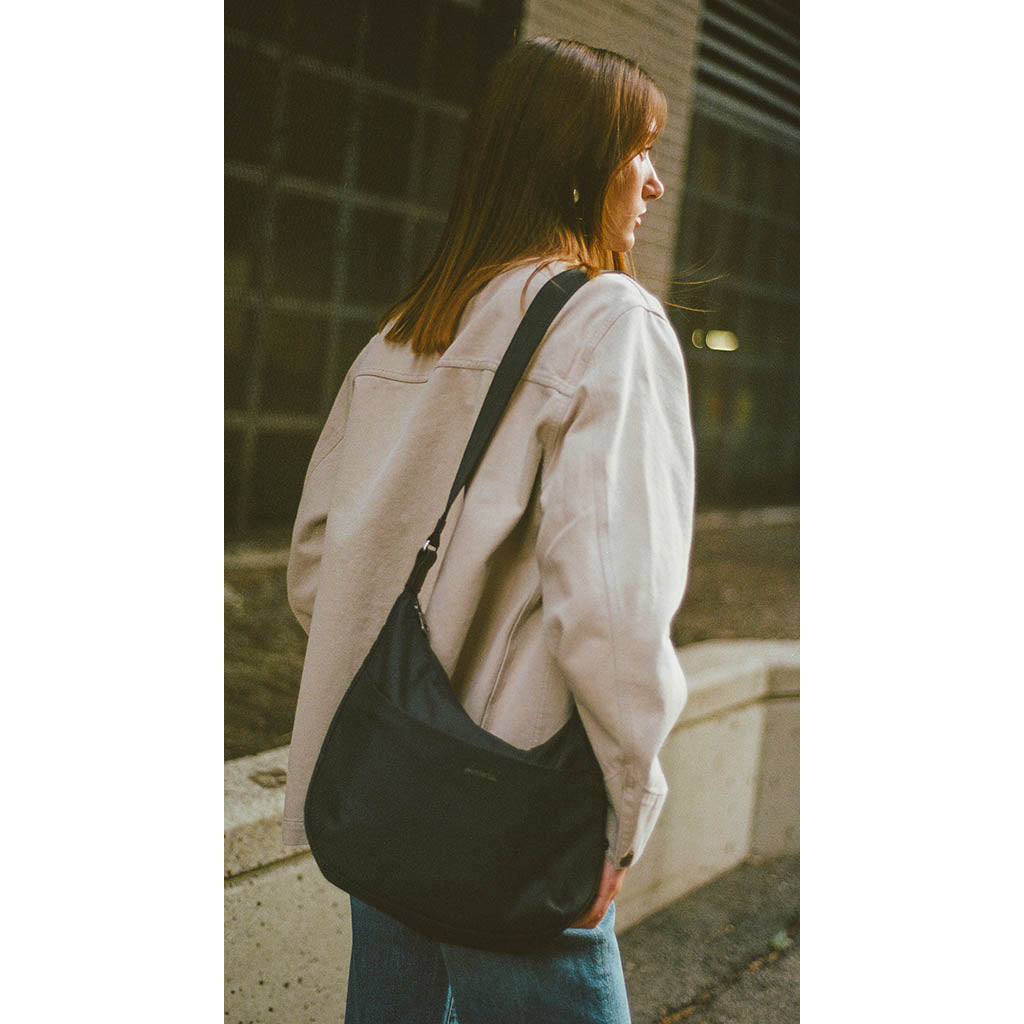 Yara Large Shoulder Bag Herschel Supply Co. 11525-07041-OS Tote Bags 25L / Bitter Chocolate