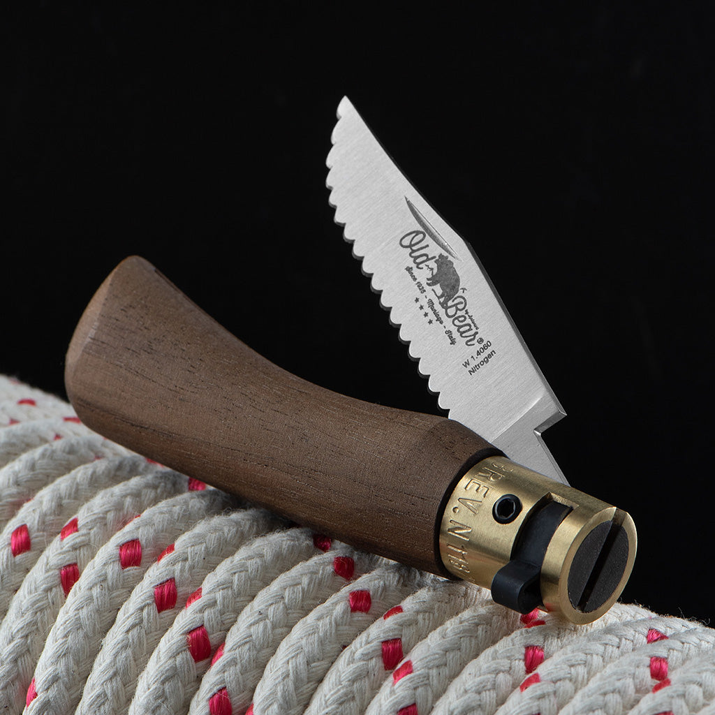 Classic Walnut Folding Knife | Stainless Serrated Old Bear Pocket Knives