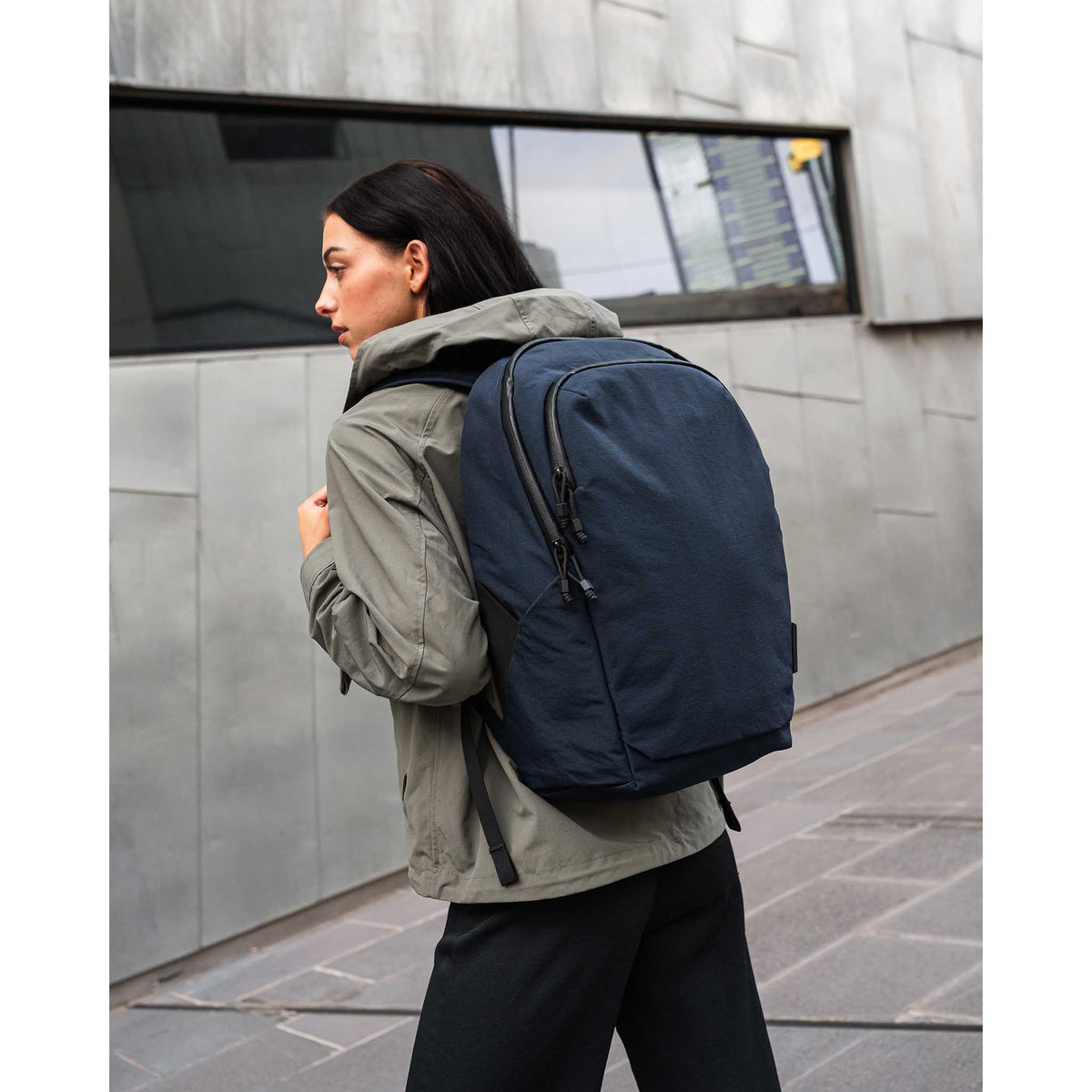 Bravo Backpack 23L Alpaka AA010610124 Backpacks 23L / Black | Axoflux 400D
