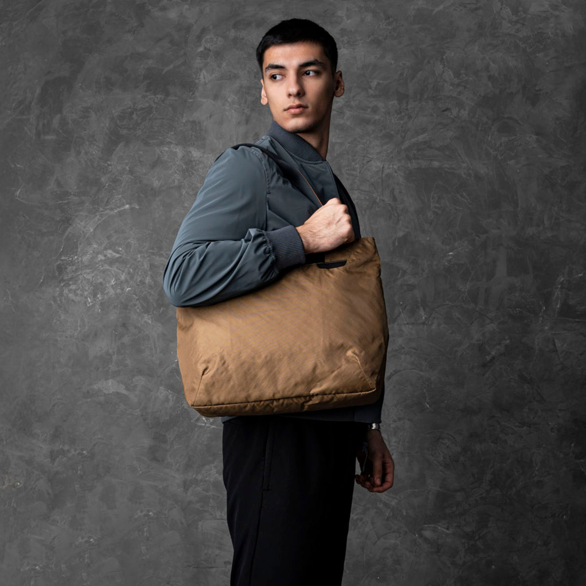 Elements Tote (M) Alpaka AA000370811 Tote Bags 14.5L / Coyote Brown/Orange | EPX400