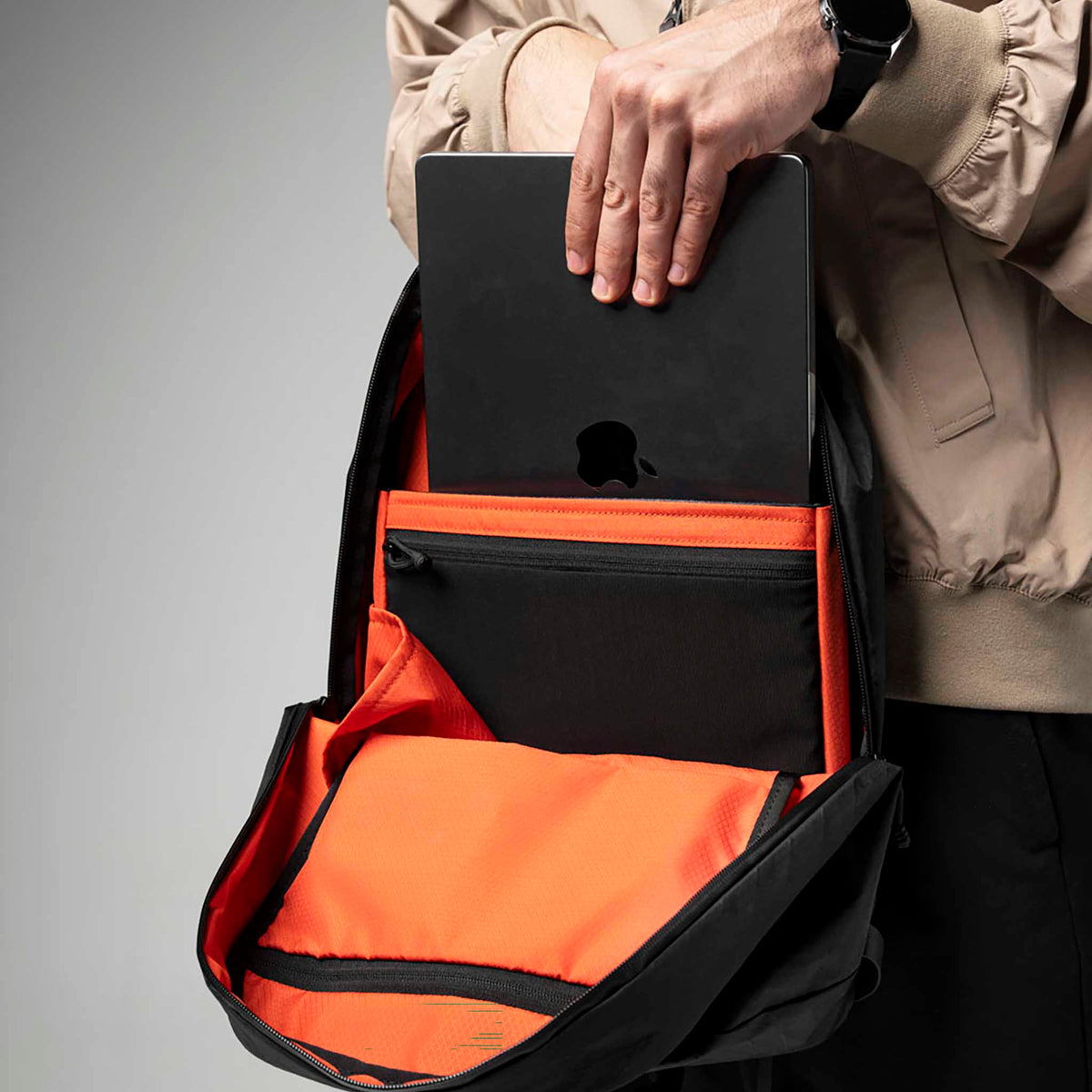Essential Backpack 16L Alpaka AD010840103 Backpacks 16L / Black X-Pac Vx21