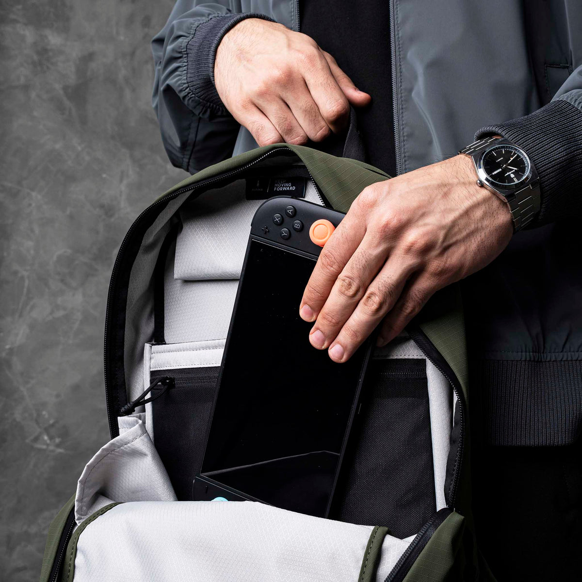 Essential Backpack 16L Alpaka AD010840518 Backpacks 16L / Green Axoflux 210D