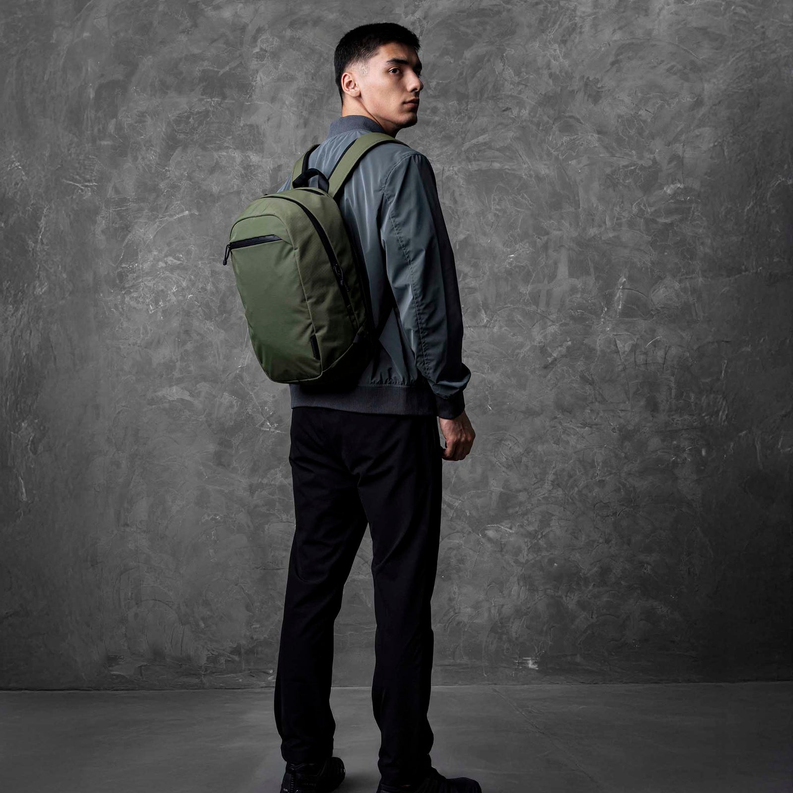 Essential Backpack 16L Alpaka AD010840518 Backpacks 16L / Green Axoflux 210D