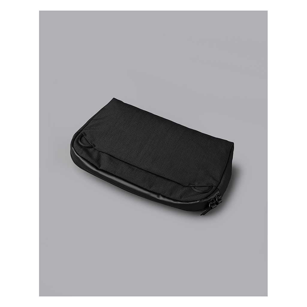 Flight Sling 2L Alpaka AA010460124 Sling Bags 2L / Black | Axoflux 400D