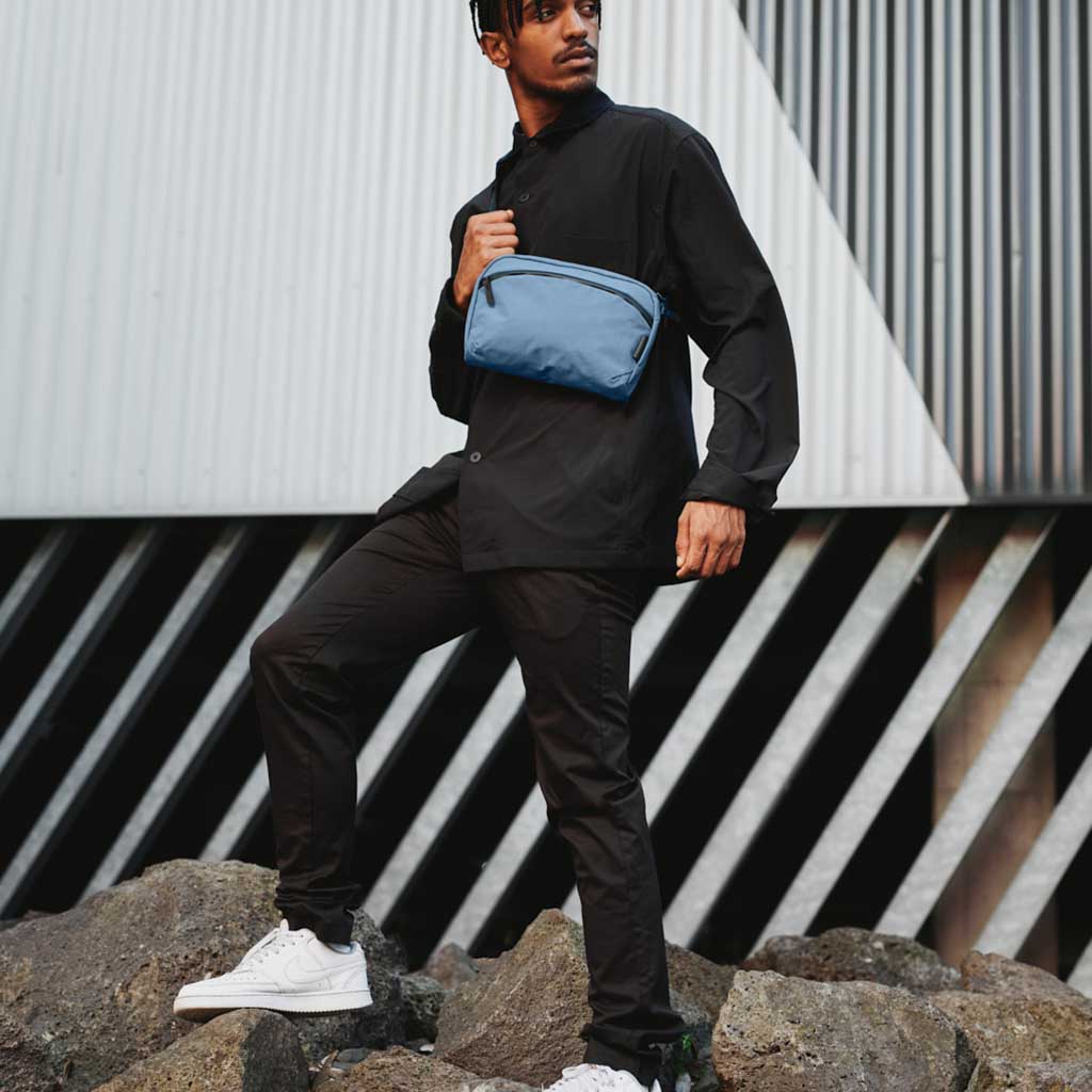 Flight Sling 2L Alpaka AA010460618 Sling Bags 2L / Blue | Axoflux 210D
