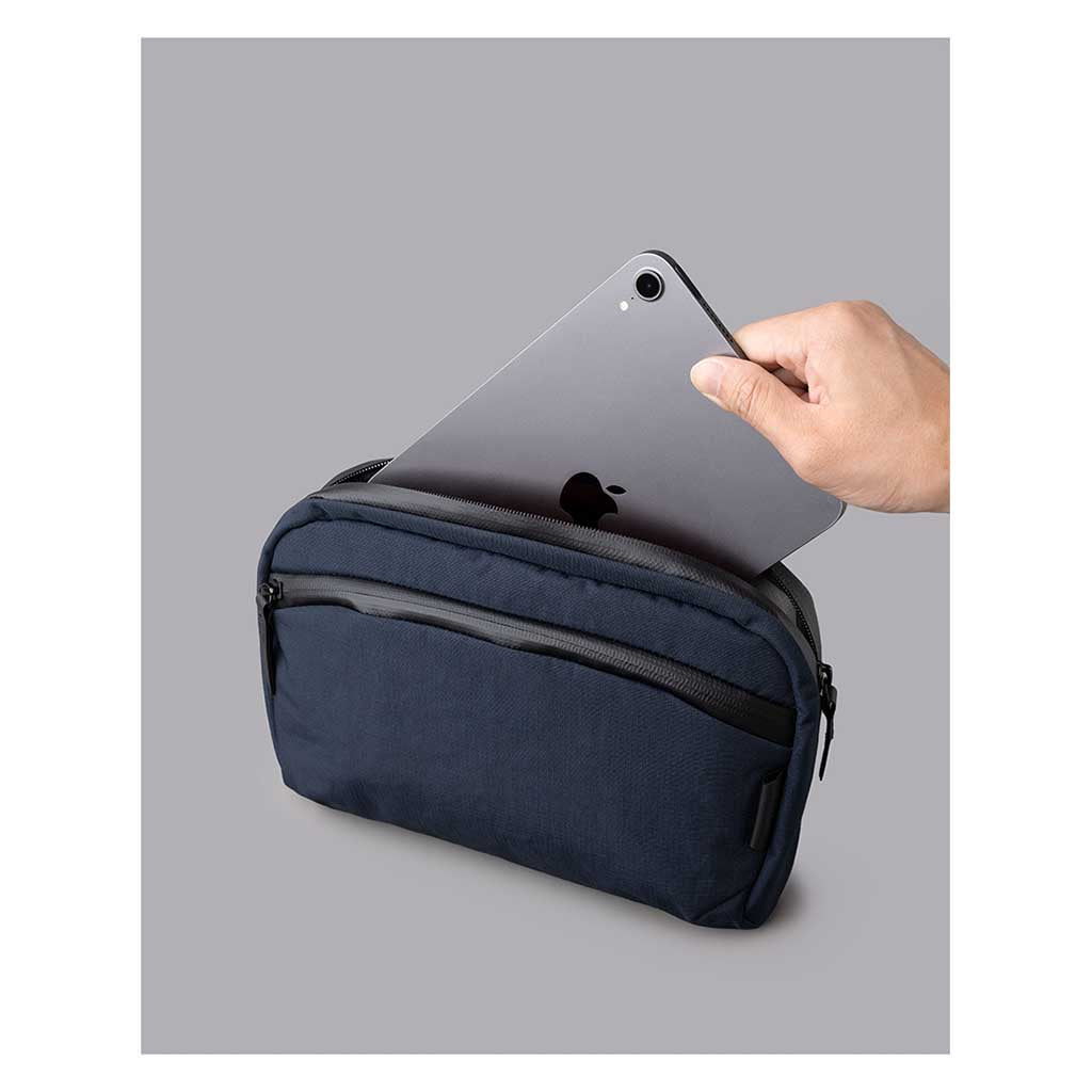 Flight Sling 2L Alpaka AA010460624 Sling Bags 2L / Blue | Axoflux 400D