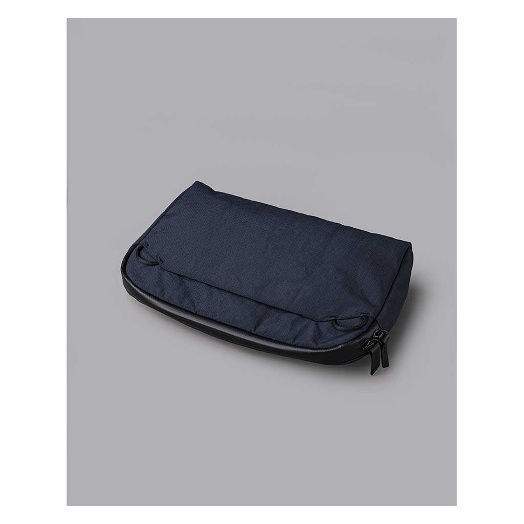 Flight Sling 2L Alpaka AA010460624 Sling Bags 2L / Blue | Axoflux 400D