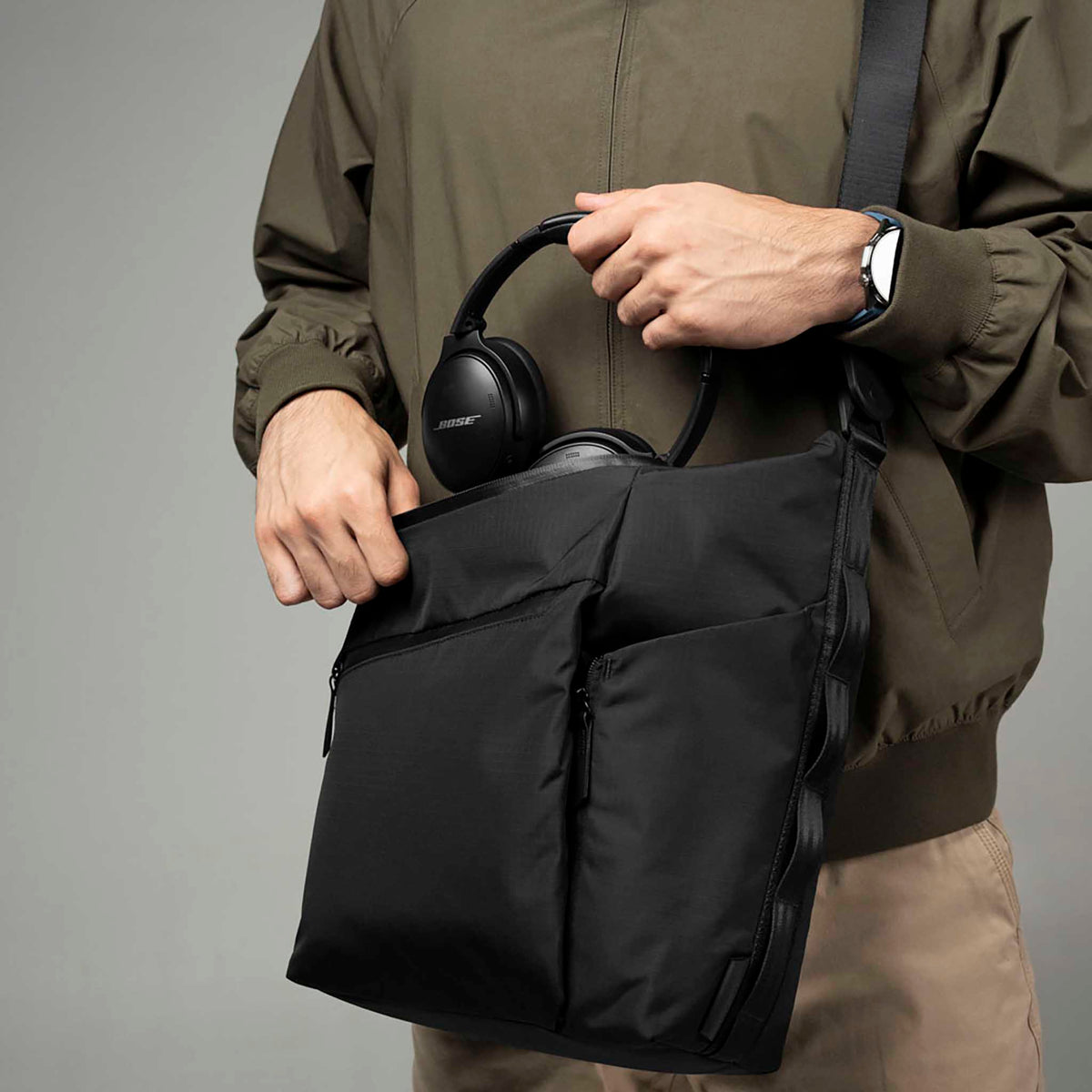 Flow Satchel Alpaka AD010720118 Satchels 10L / Black Axolux 210D