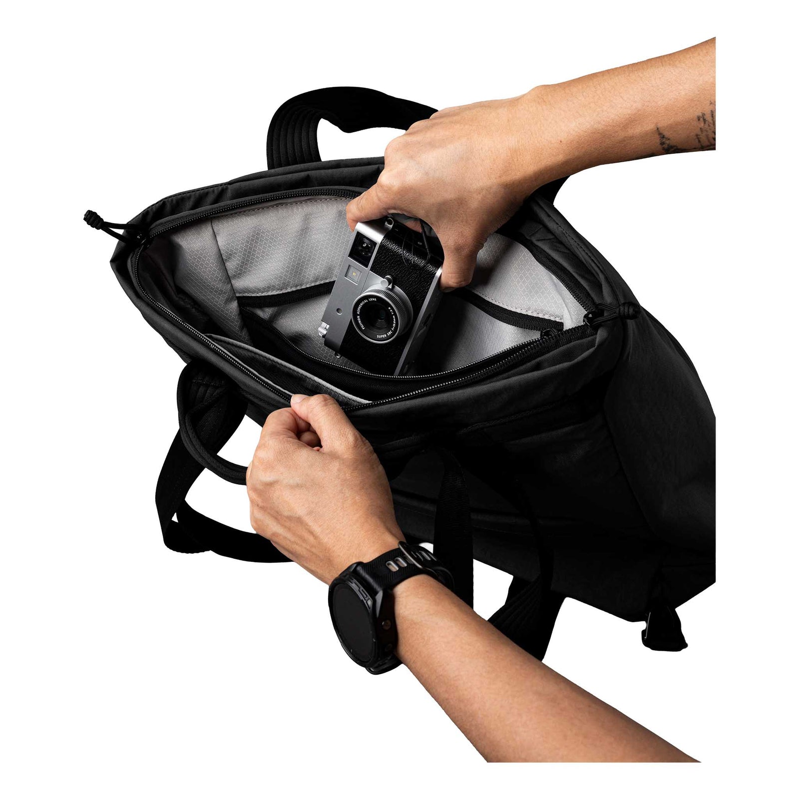 Flow Totepack Alpaka AA010850124 Tote Bags 14L / Black | Axoflux 400D Washed Nylon