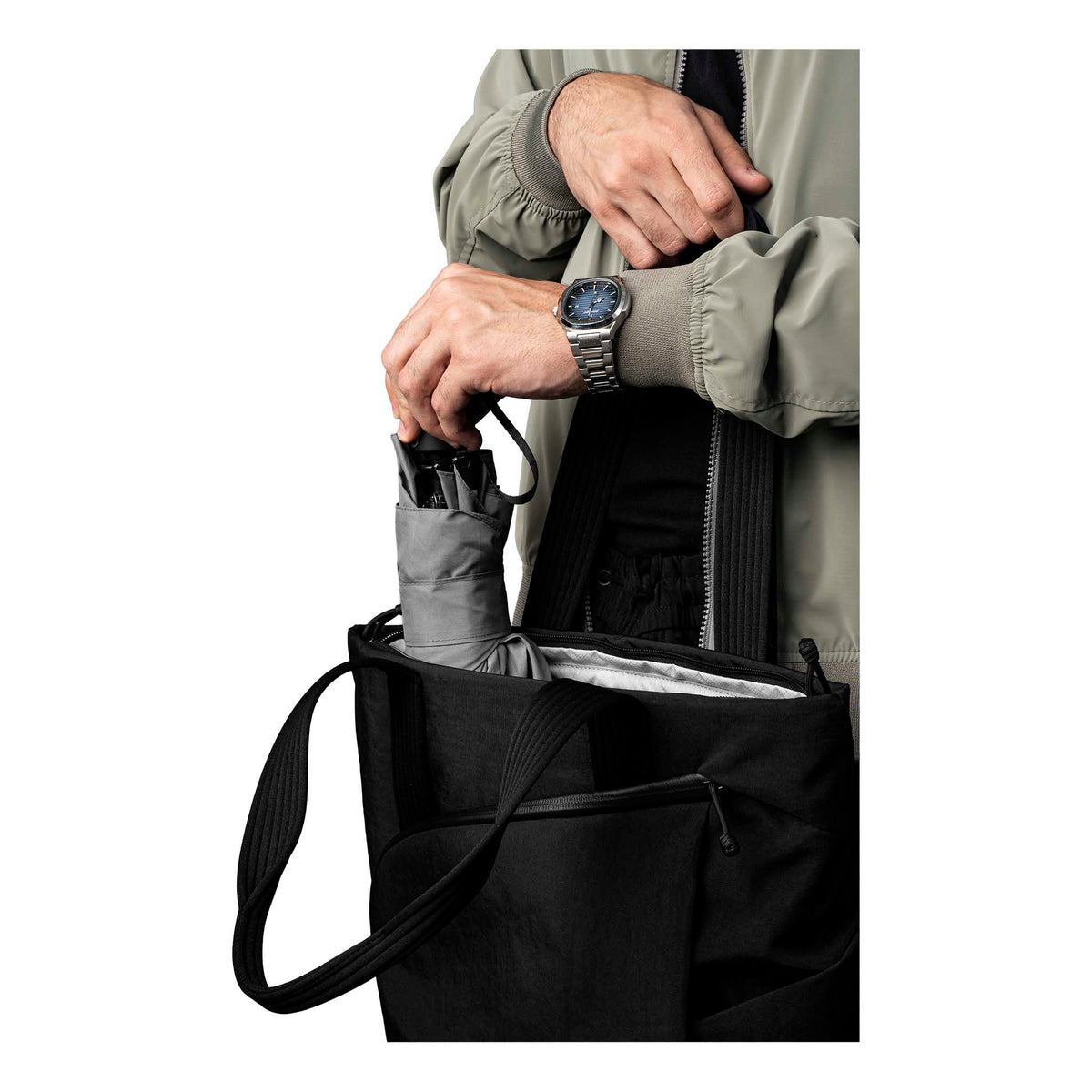 Flow Totepack Alpaka AA010850124 Tote Bags 14L / Black | Axoflux 400D Washed Nylon