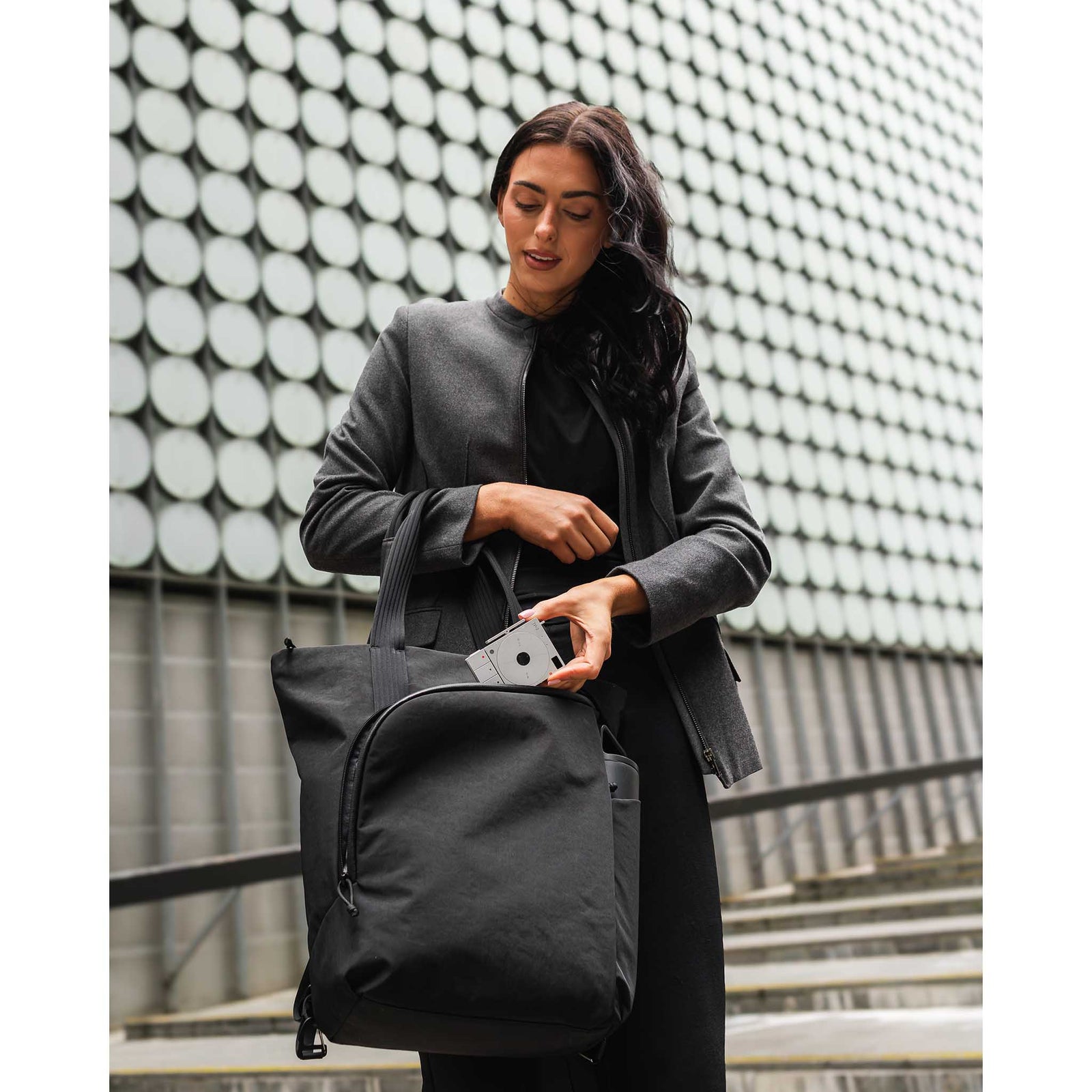 Flow Totepack Alpaka AA010850124 Tote Bags 14L / Black | Axoflux 400D Washed Nylon