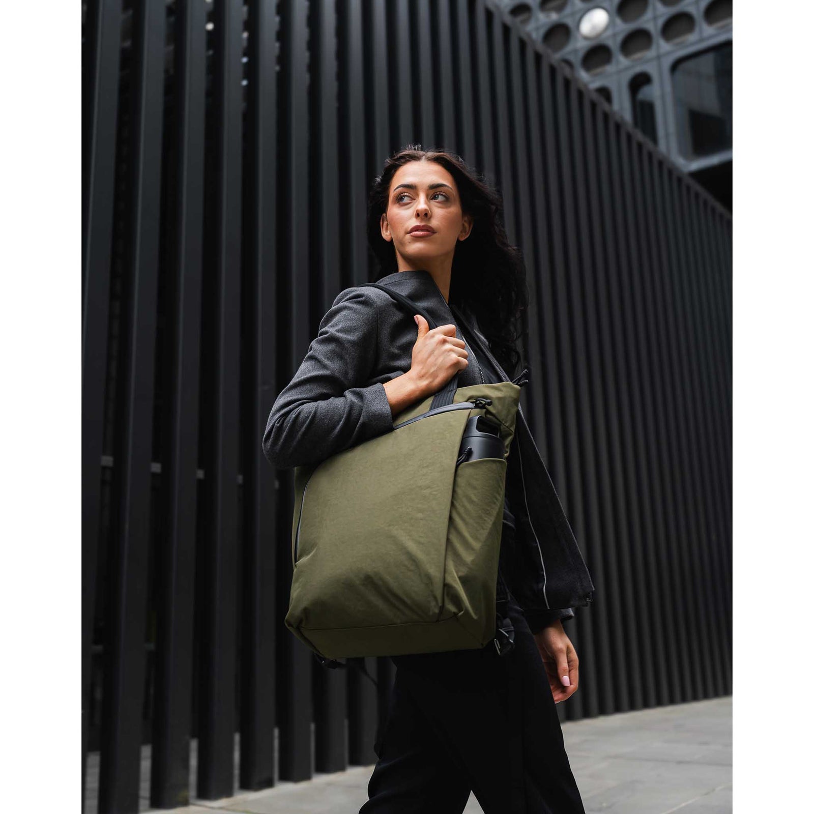 Flow Totepack Alpaka AA010850124 Tote Bags 14L / Black | Axoflux 400D Washed Nylon
