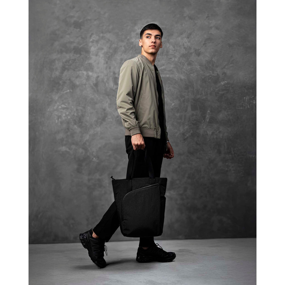 Flow Totepack Alpaka AA010850124 Tote Bags 14L / Black | Axoflux 400D Washed Nylon