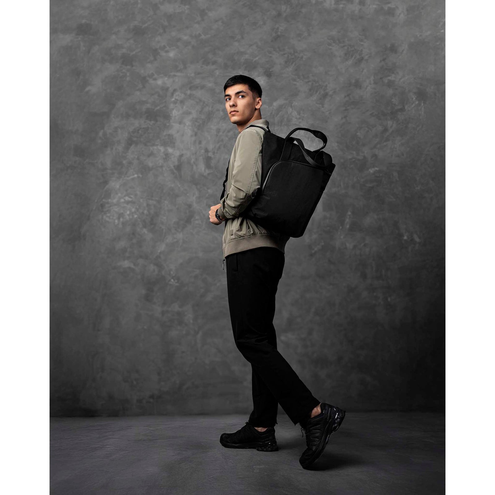Flow Totepack Alpaka AA010850124 Tote Bags 14L / Black | Axoflux 400D Washed Nylon