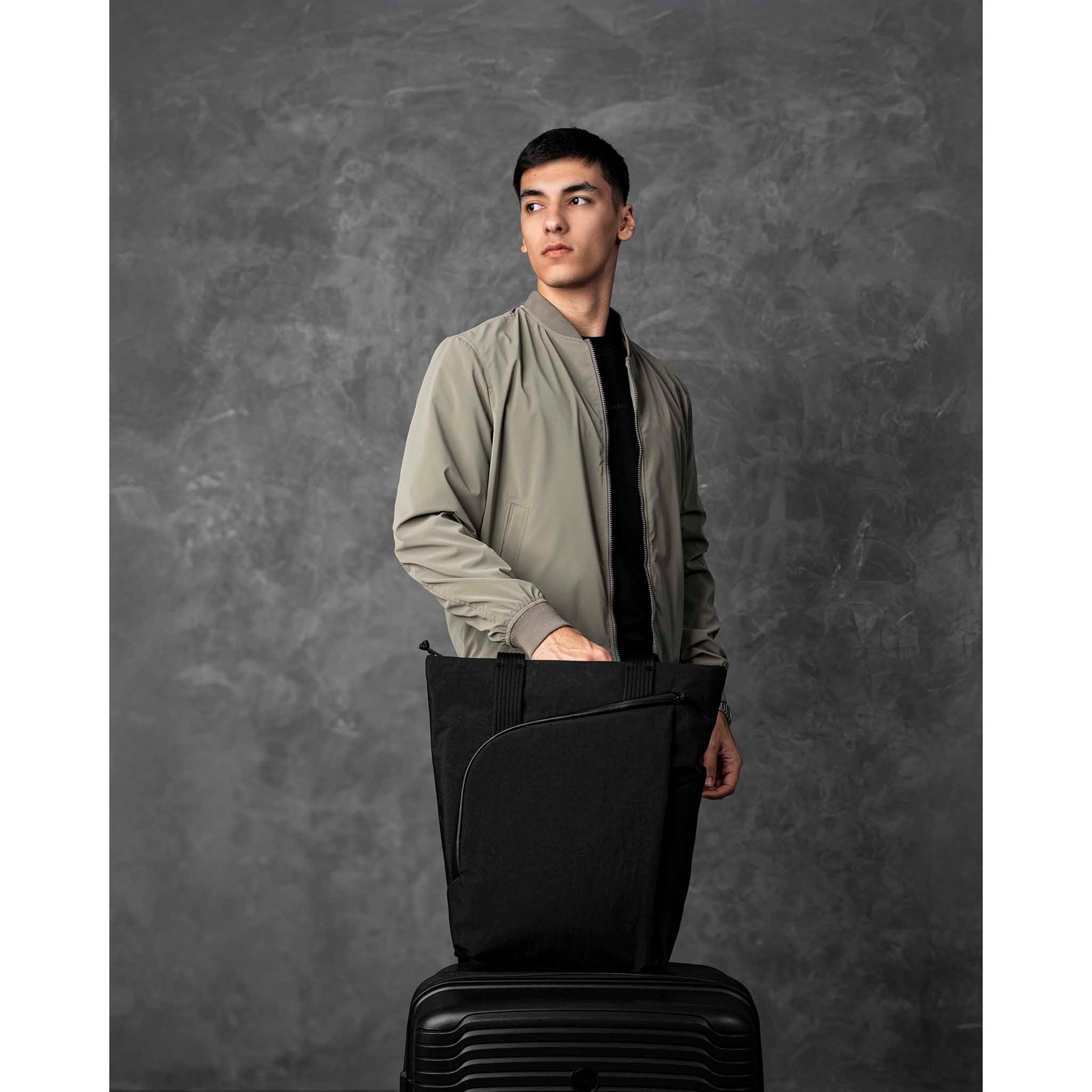Flow Totepack Alpaka AA010850124 Tote Bags 14L / Black | Axoflux 400D Washed Nylon