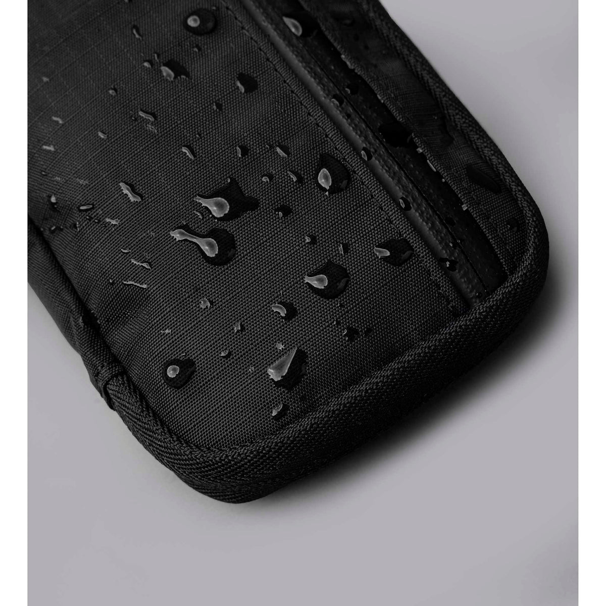 HUB Pouch V2 Alpaka AD010880118 Pouches One Size / Black | Axoflux 210D