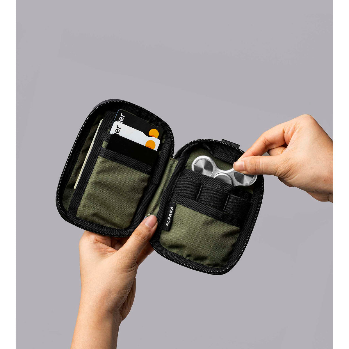 HUB Pouch V2 Alpaka AD010880518 Pouches One Size / Green | Axoflux 210D