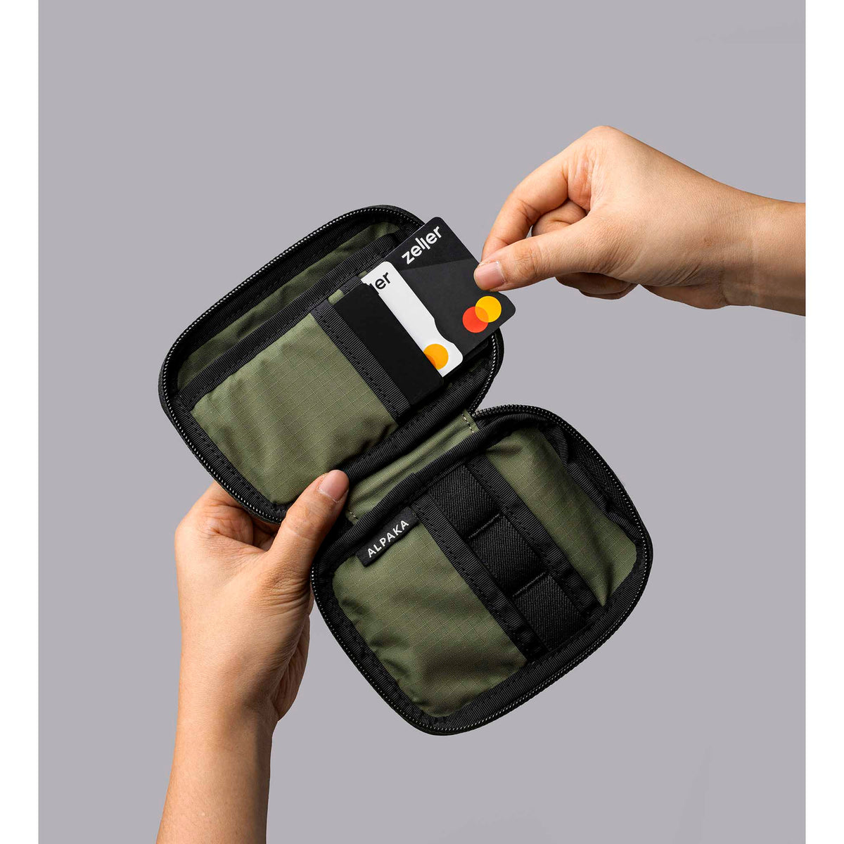 HUB Pouch V2 Alpaka AD010880518 Pouches One Size / Green | Axoflux 210D