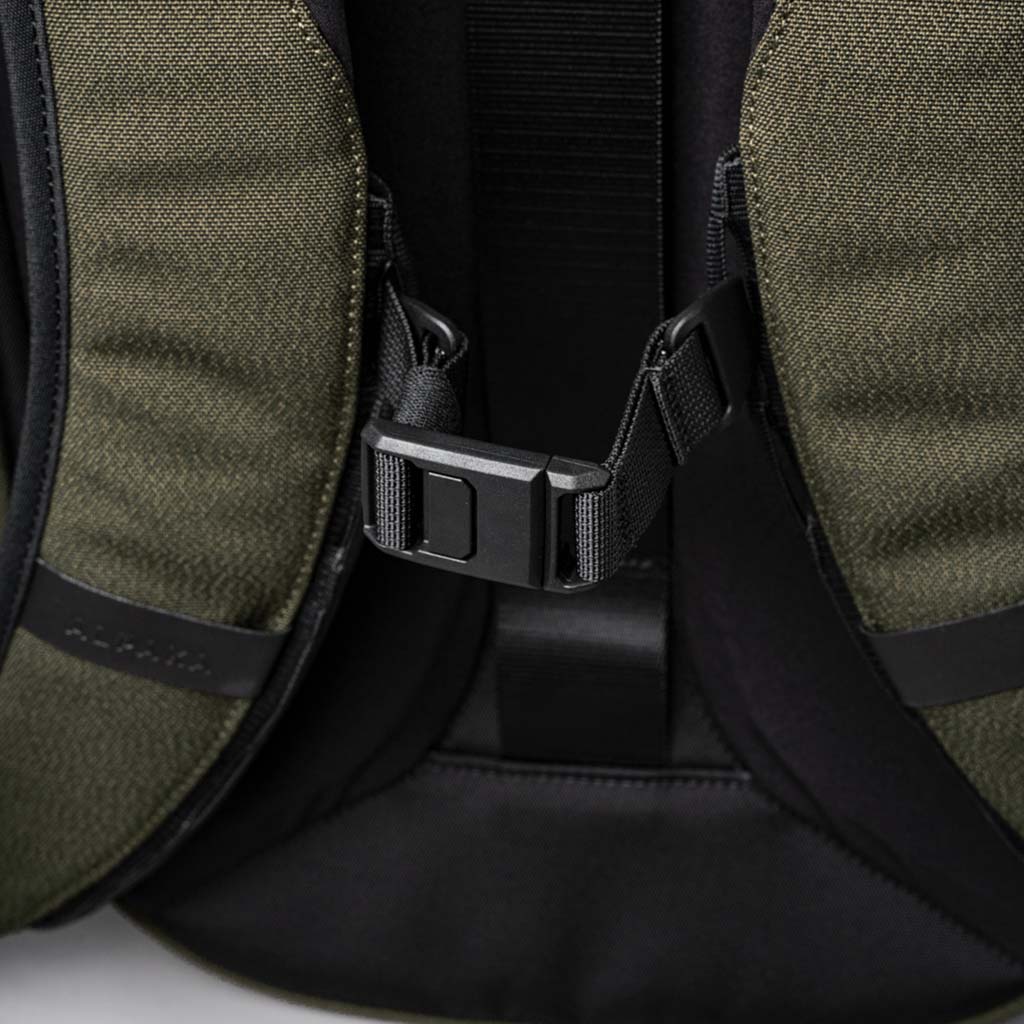 Metro Backpack Pro Alpaka AA010520517 Backpacks 24L / Army Green | Axoflux 600D