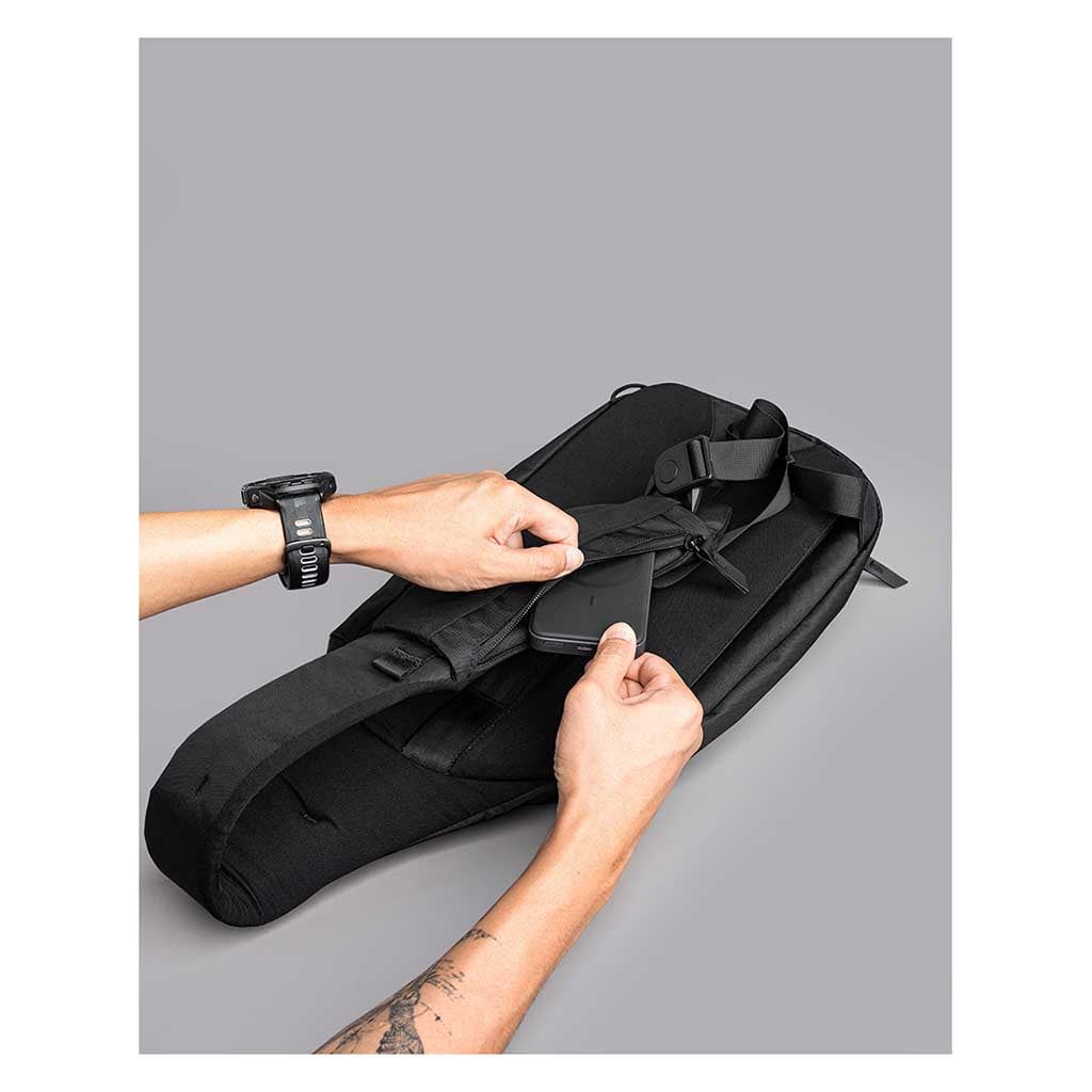 Metro Crossbody | Left Shoulder Alpaka AA010550106 Sling Bags One Size / Black | X-Pac VX42