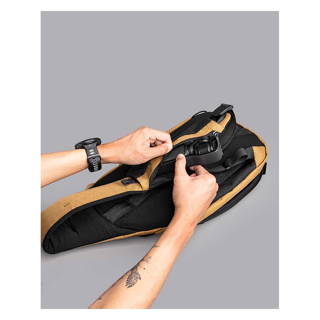 Metro Crossbody | Left Shoulder Alpaka AA010550803 Sling Bags One Size / Coyote Brown | X-Pac VX21