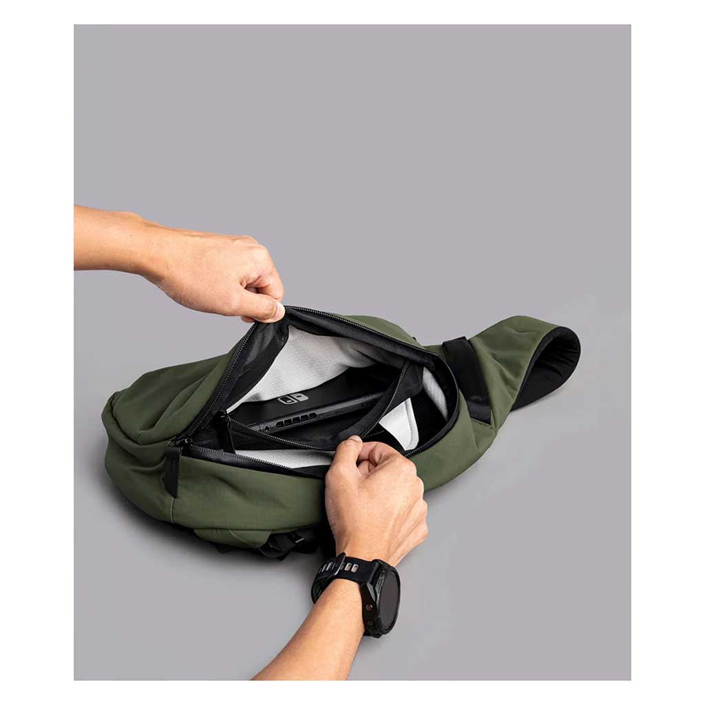 Metro Crossbody | Left Shoulder Alpaka AA010550518 Sling Bags One Size / Green | Axoflux 210D