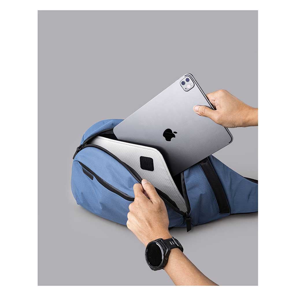 Metro Crossbody | Right Shoulder Alpaka AA010560618 Sling Bags One Size / Blue | Axoflux 210D