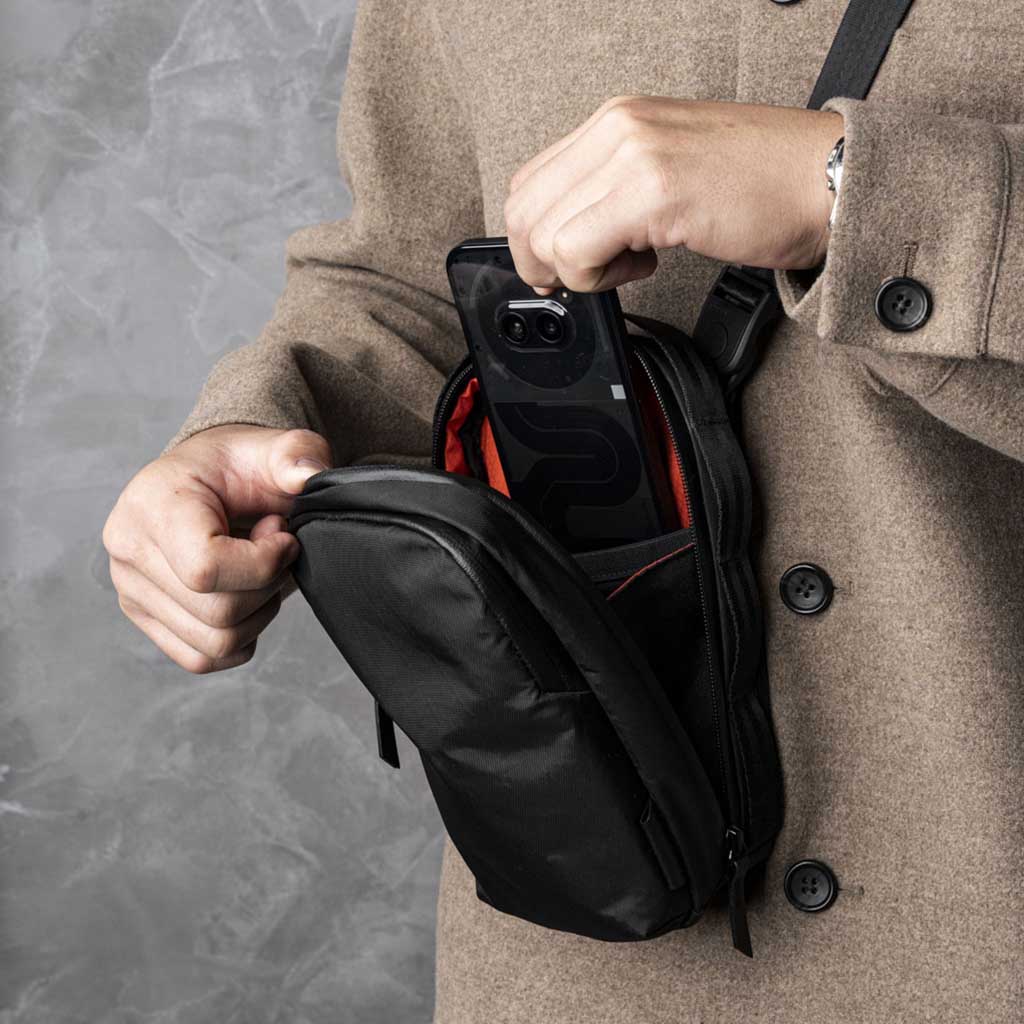 Metro Sling V2 Alpaka AD010630106 Sling Bags 2.5L / Black | X-Pac VX42