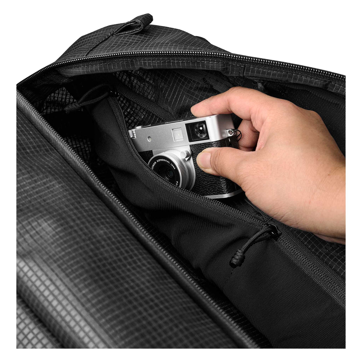 Momentum Duffle Alpaka AD010940132 Duffle Bags 35L / Axodyne Hybrid Black