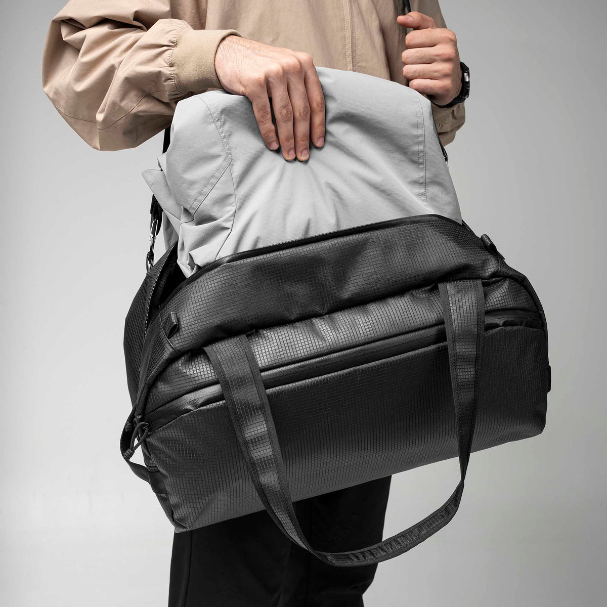 Momentum Duffle Alpaka AD010940132 Duffle Bags 35L / Axodyne Hybrid Black