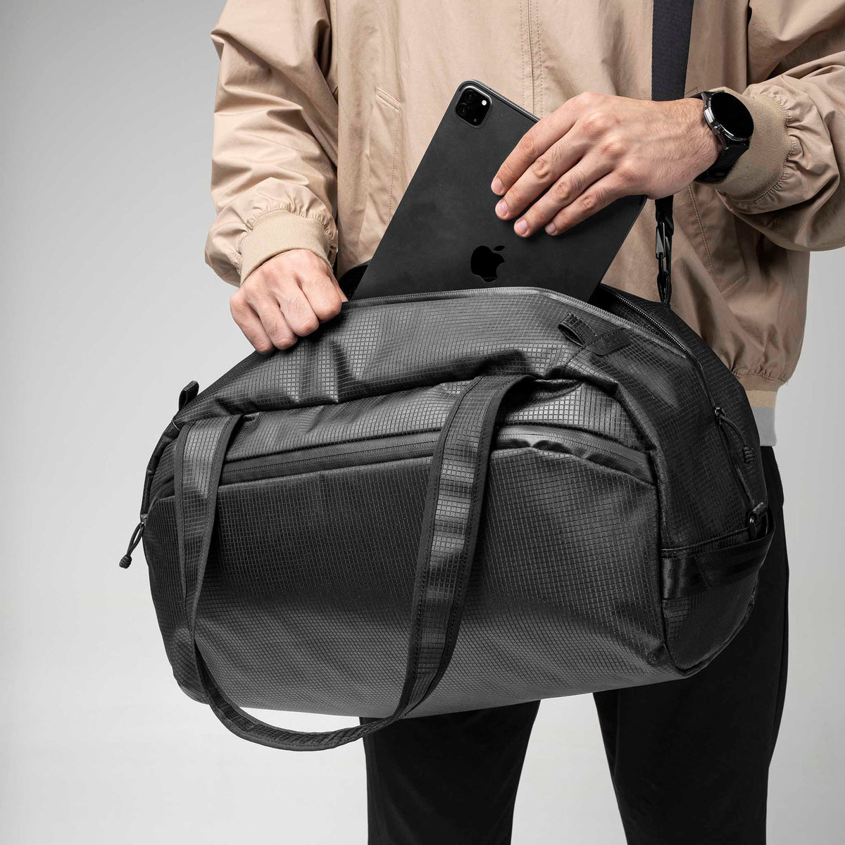 Momentum Duffle Alpaka AD010940132 Duffle Bags 35L / Axodyne Hybrid Black
