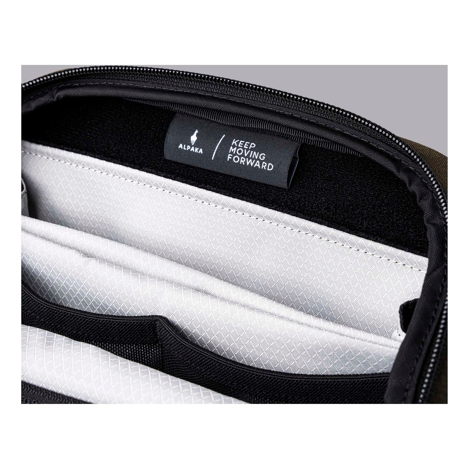 Vertex Pouch Mini Alpaka AD010730521 Tech Pouches 2L / Army Green | Axoflux 300D