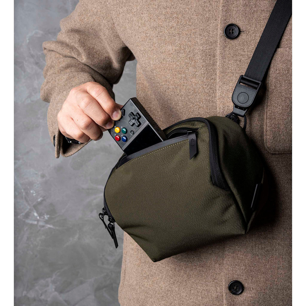 Vertex Pouch Mini Alpaka AD010730521 Tech Pouches 2L / Army Green | Axoflux 300D