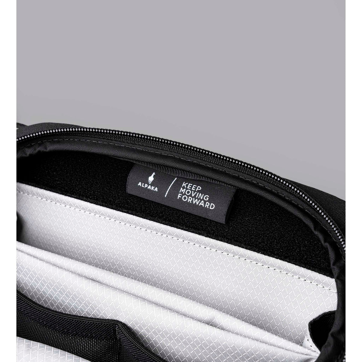 Vertex Pouch Mini Alpaka AD010730121 Tech Pouches 2L / Black | Axoflux 300D