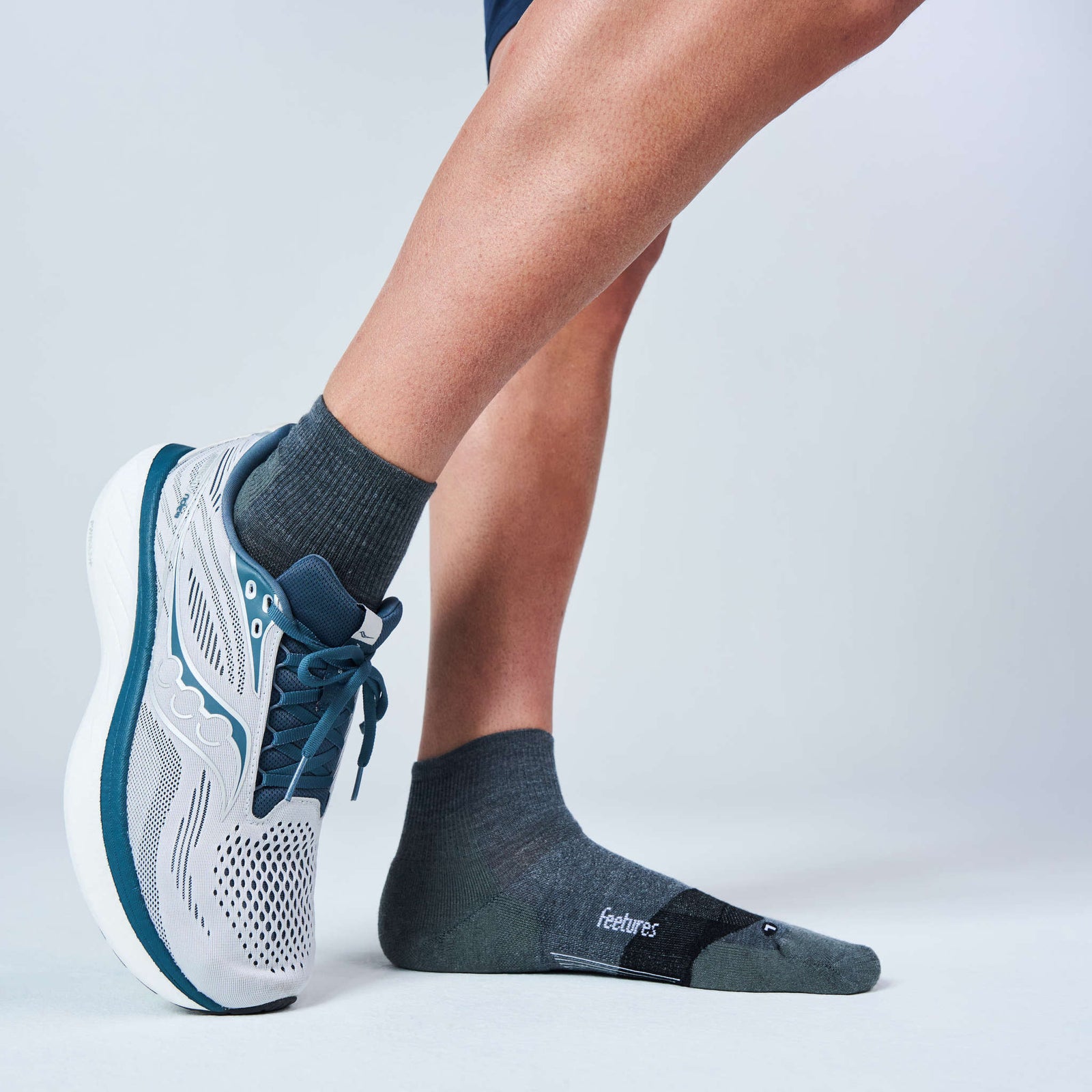 Merino 10 Max Cushion Quarter Feetures Unisex Socks