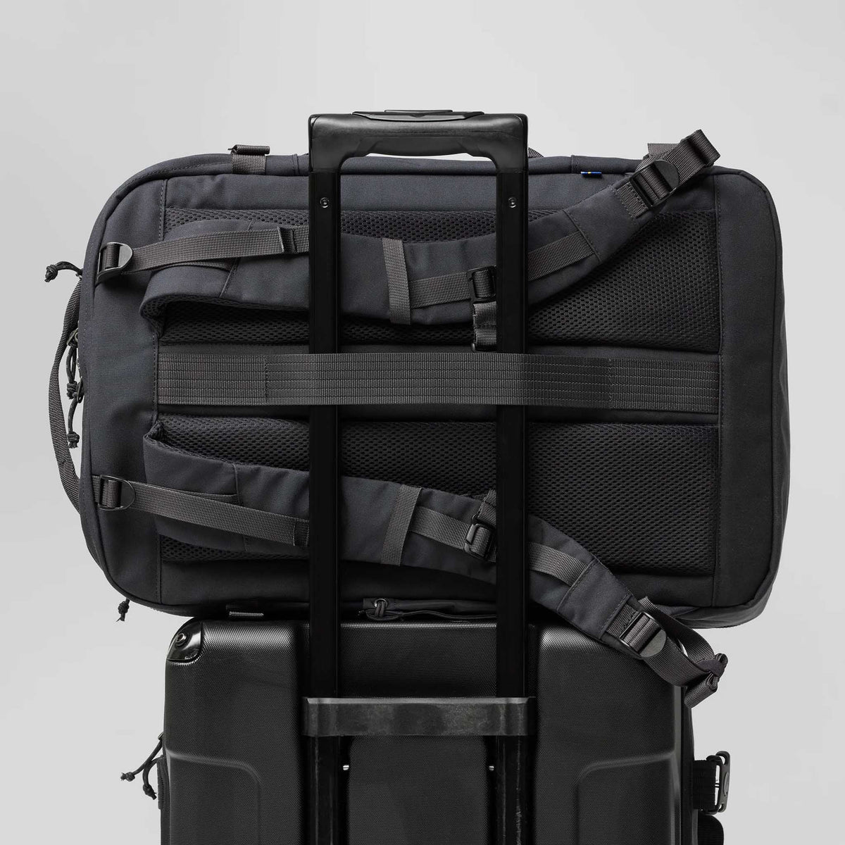 Färden Carry-On Pack Fjällräven F23200303-560 Backpacks 42L / Navy