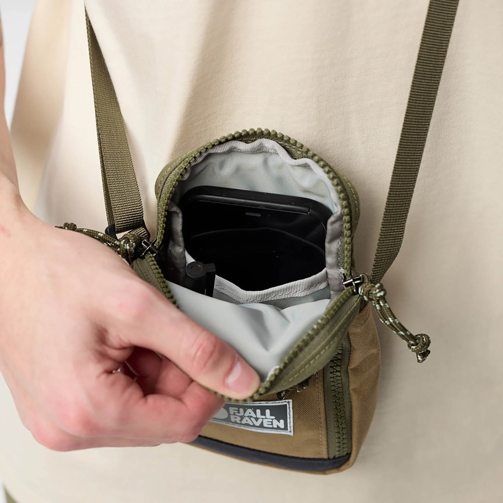 Vardag Pocket Fjällräven F23200338-354-228-OS Crossbody Bags 1.5L / Poppy Pink Khaki Dust
