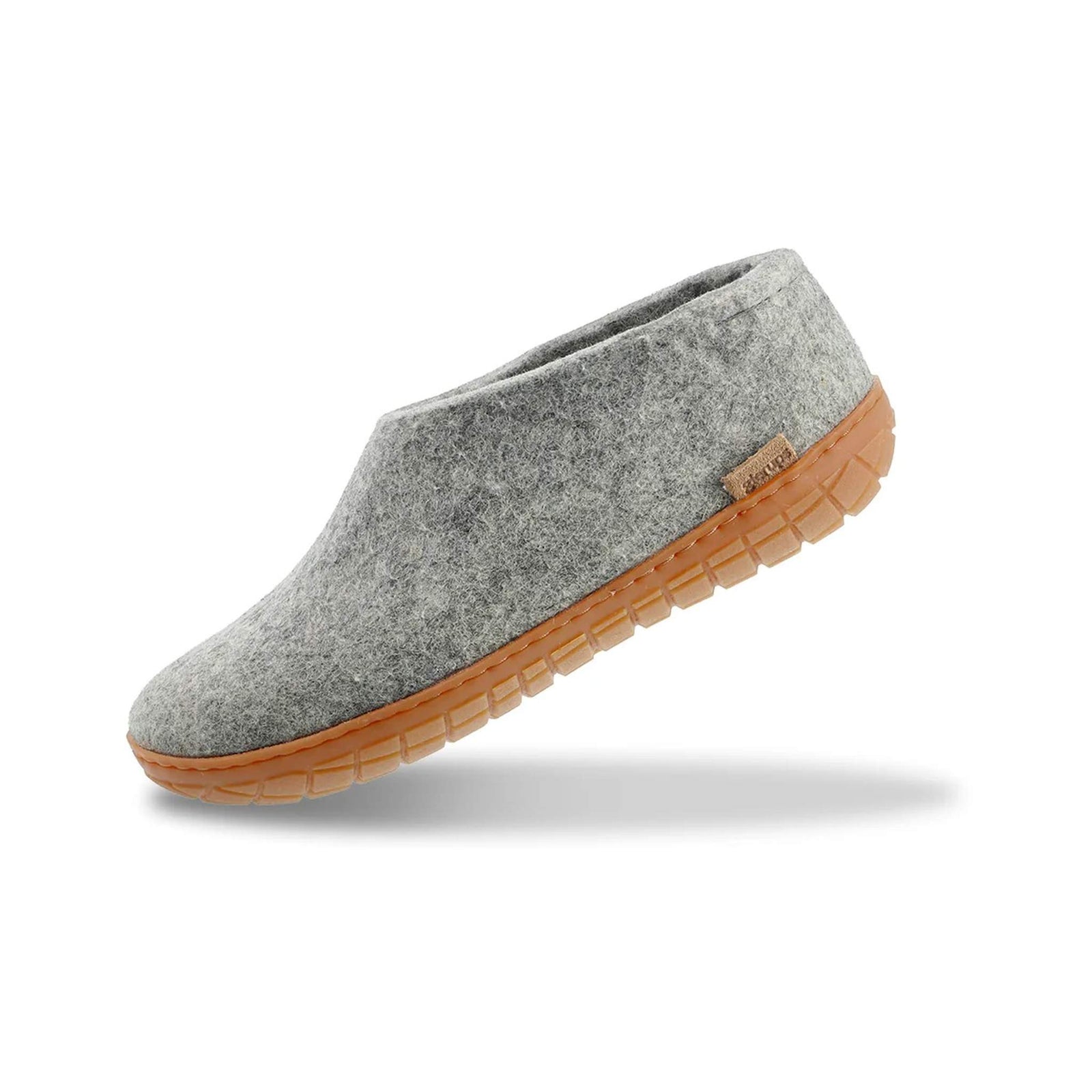 Chaussure avec semelle en caoutchouc naturel