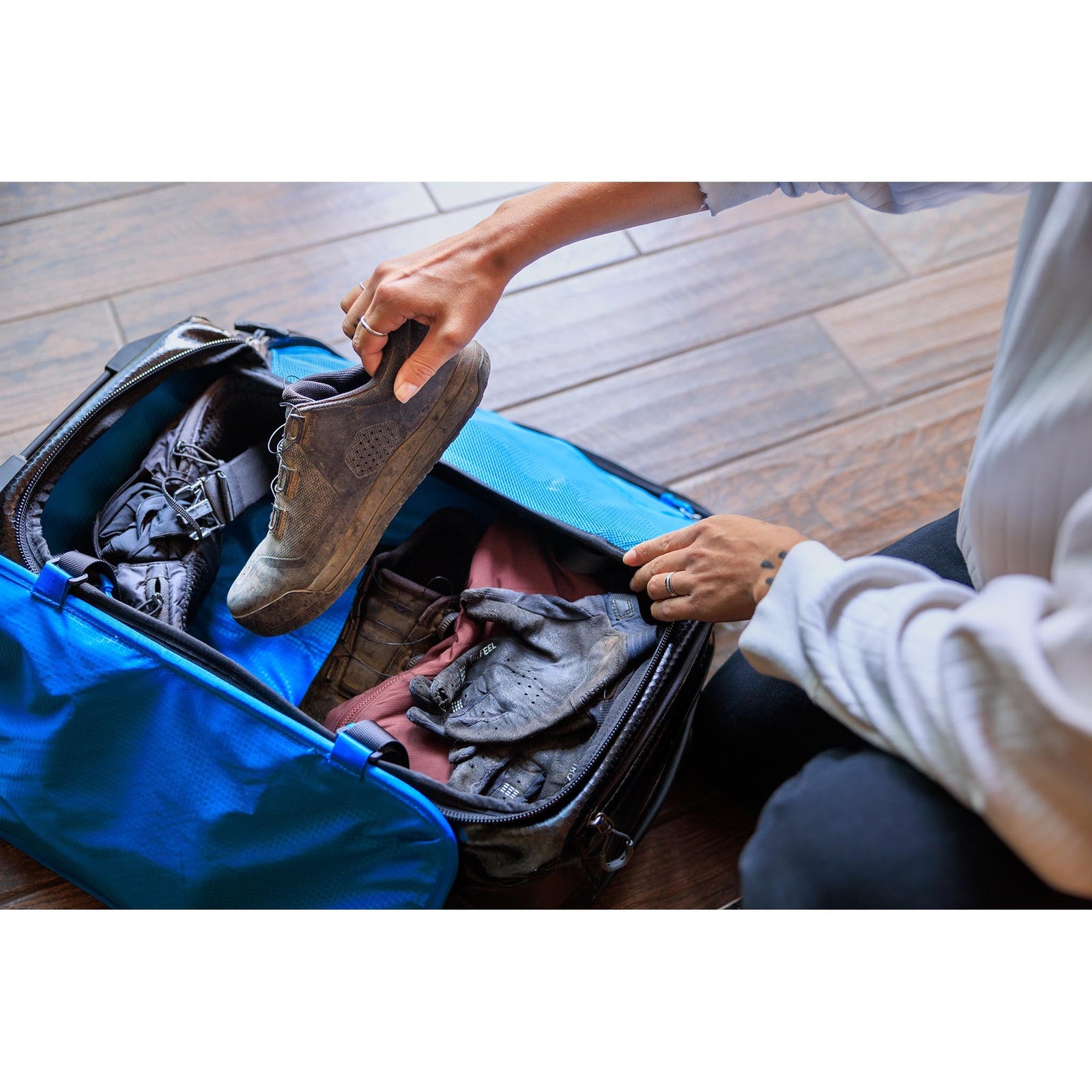 Alpaca Wheeled Duffle 40 Gregory 155038-E264 Wheeled Duffle Bags 40L / Slate Blue