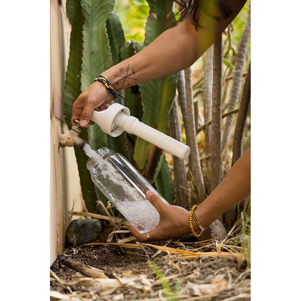 Gourde OKO 1L avec filtre à eau intégré Gourde OKO 1L avec filtre à eau intégré